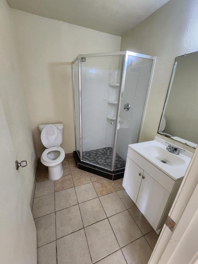 Hometown Inn And Suites Мескит Экстерьер фото